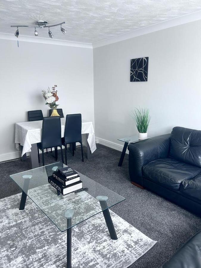 Parsonage Leys Apartment Harlow Bagian luar foto