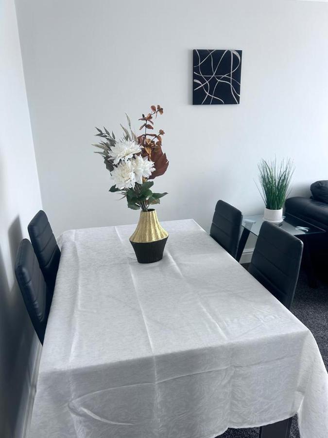 Parsonage Leys Apartment Harlow Bagian luar foto
