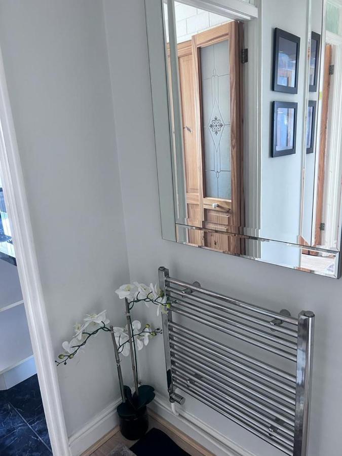 Parsonage Leys Apartment Harlow Bagian luar foto
